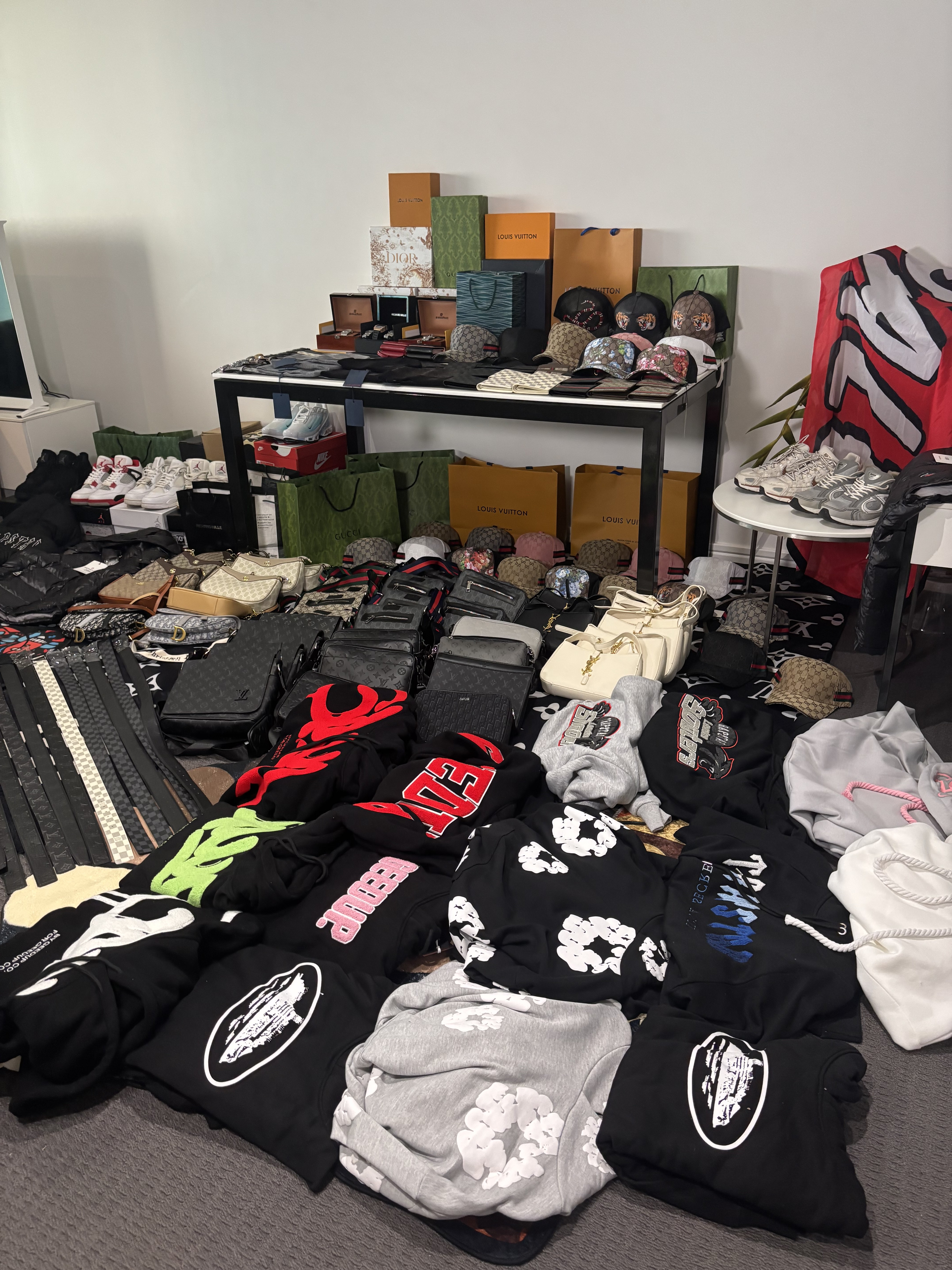 Full e-commerce stock